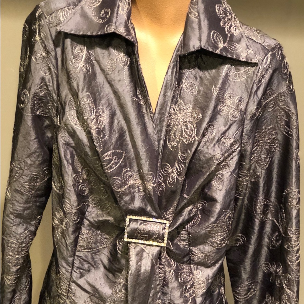 Grey blouse with rhinestone tie holder